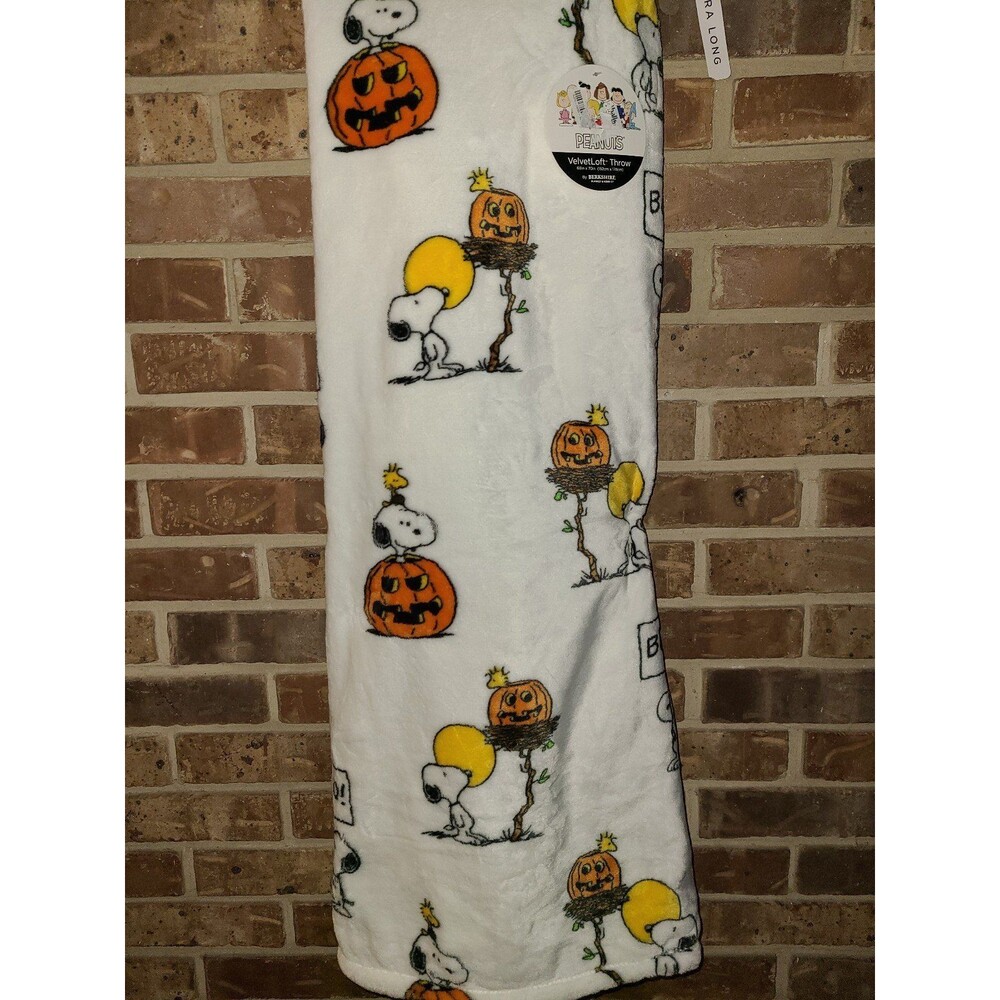 Berkshire Peanuts Snoopy Woodstock BOO Pumpkin Halloween Soft Blanket Full Moon